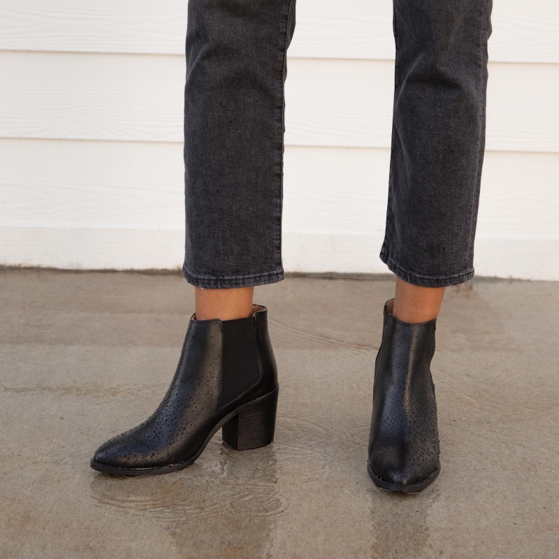 Black Women's Nisolo Heeled Chelsea Boots | 042869-EZG