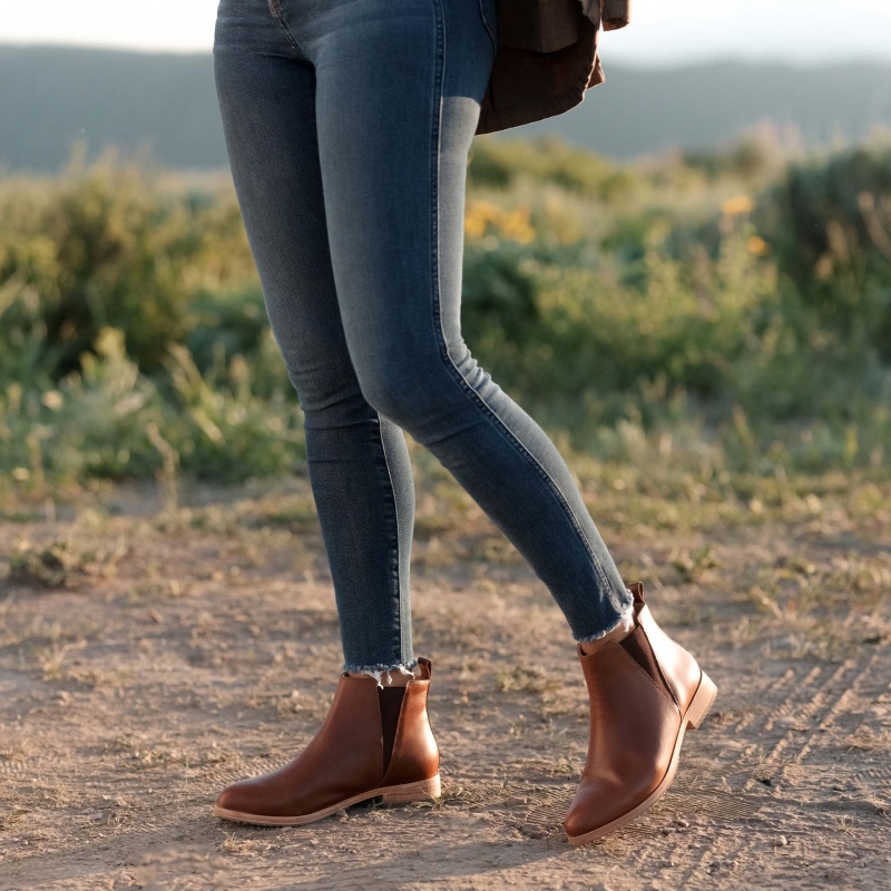 Brown Women's Nisolo Classic Chelsea Boots | 159402-OFX